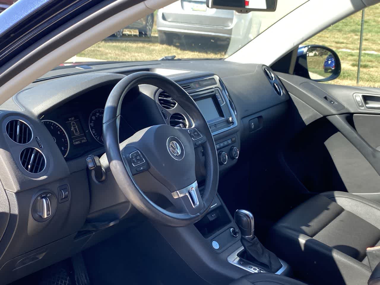 2016 Volkswagen Tiguan S photo 2