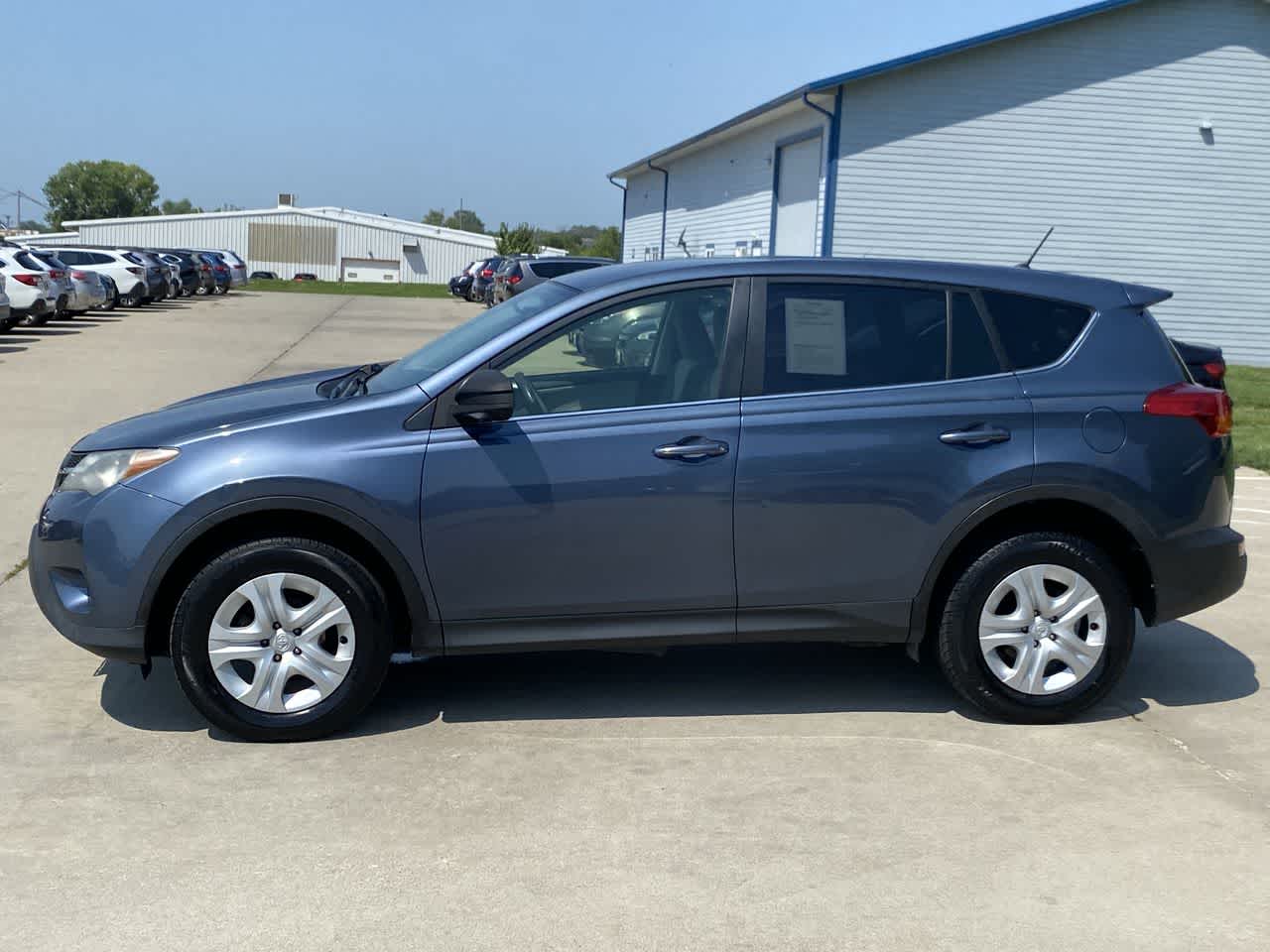 2014 Toyota RAV4 LE photo 3