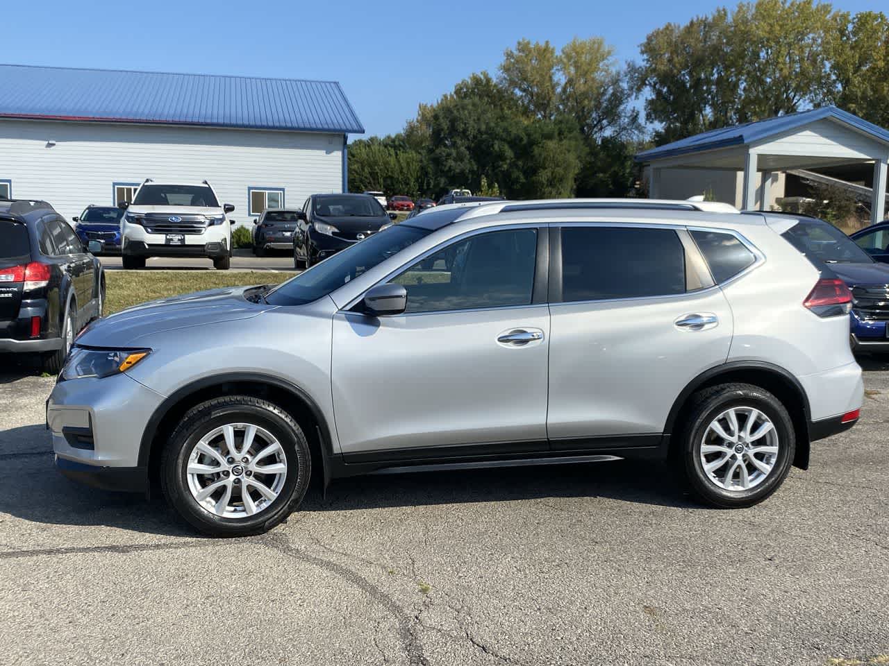 2020 Nissan Rogue SV photo 3