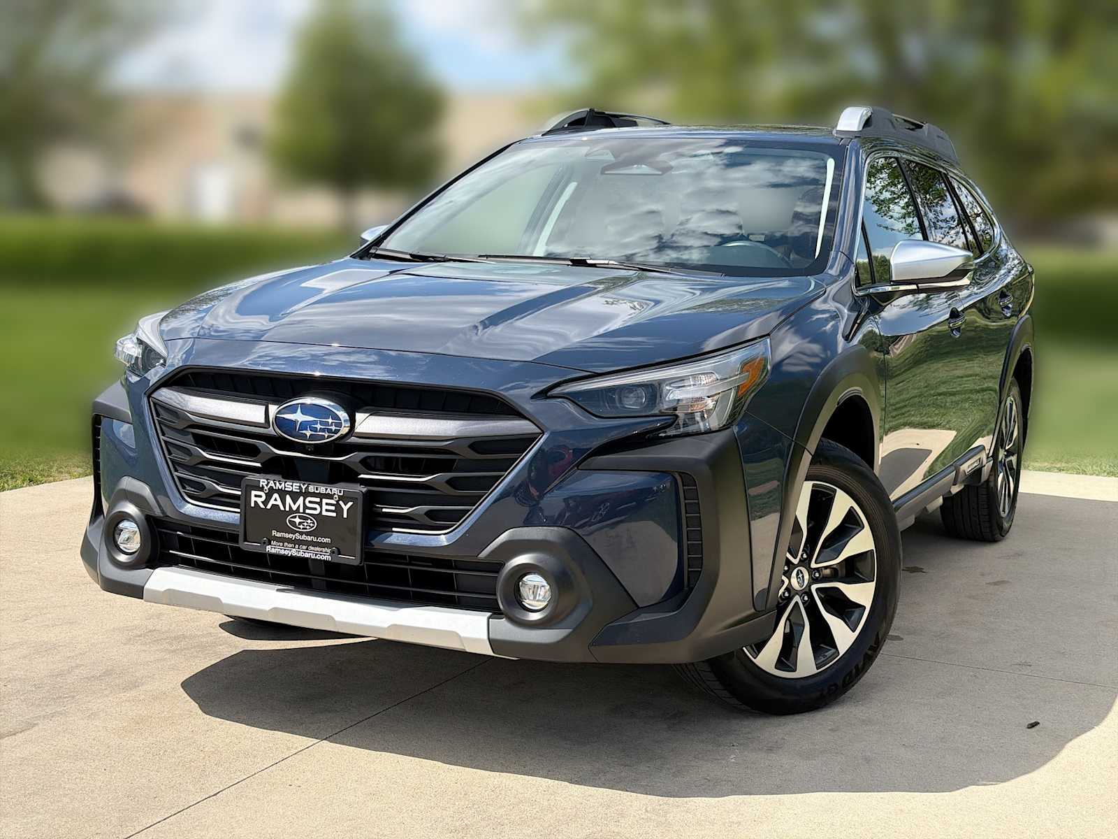 2023 Subaru Outback Touring's photo