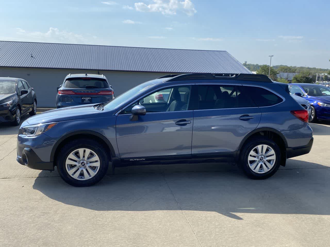 2018 Subaru Outback 2.5i Premium photo 3