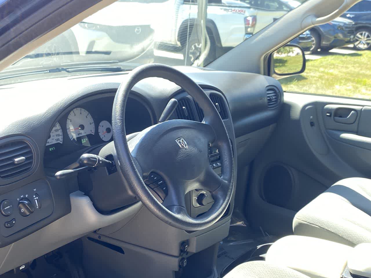 Used 2005 Dodge Grand Caravan SE with VIN 2D4GP24R35R377288 for sale in Urbandale, IA