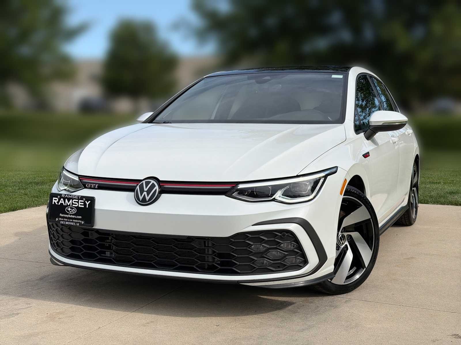 2023 Volkswagen Golf GTI 2.0T SE 4-door DSG's photo