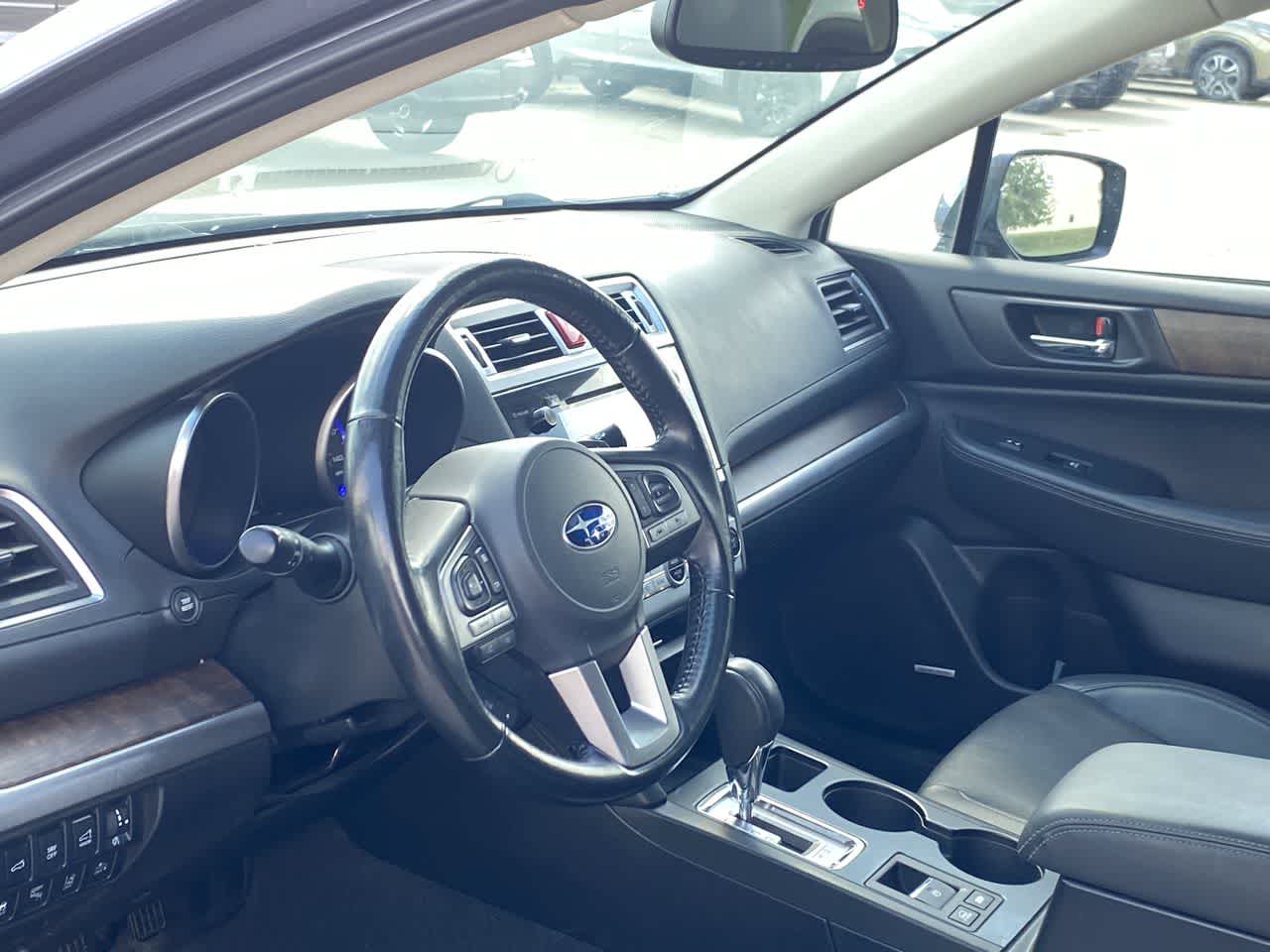 2016 Subaru Outback 2.5i Limited photo 2