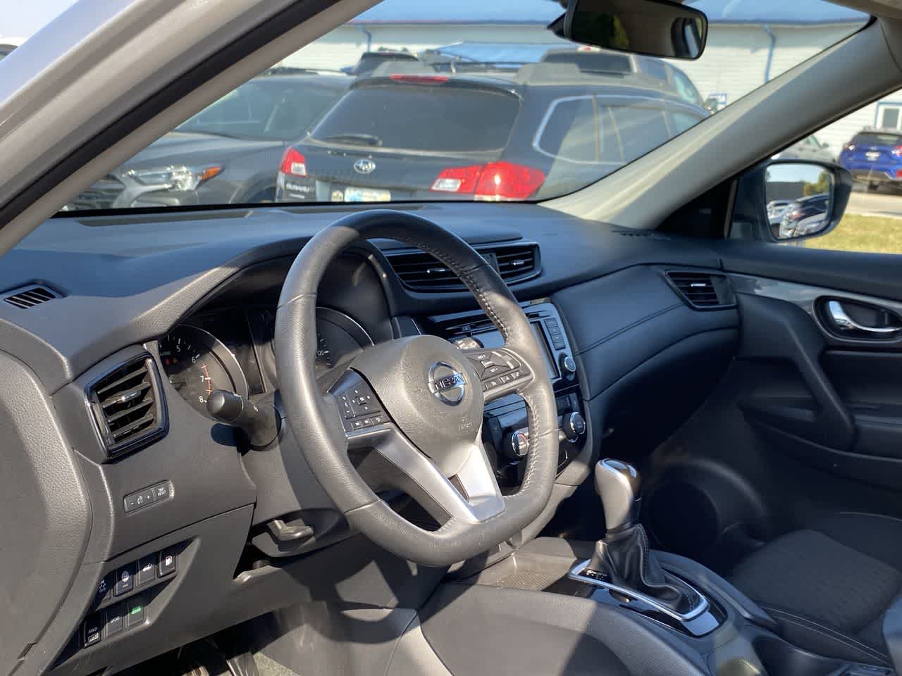 2020 Nissan Rogue SV photo 2