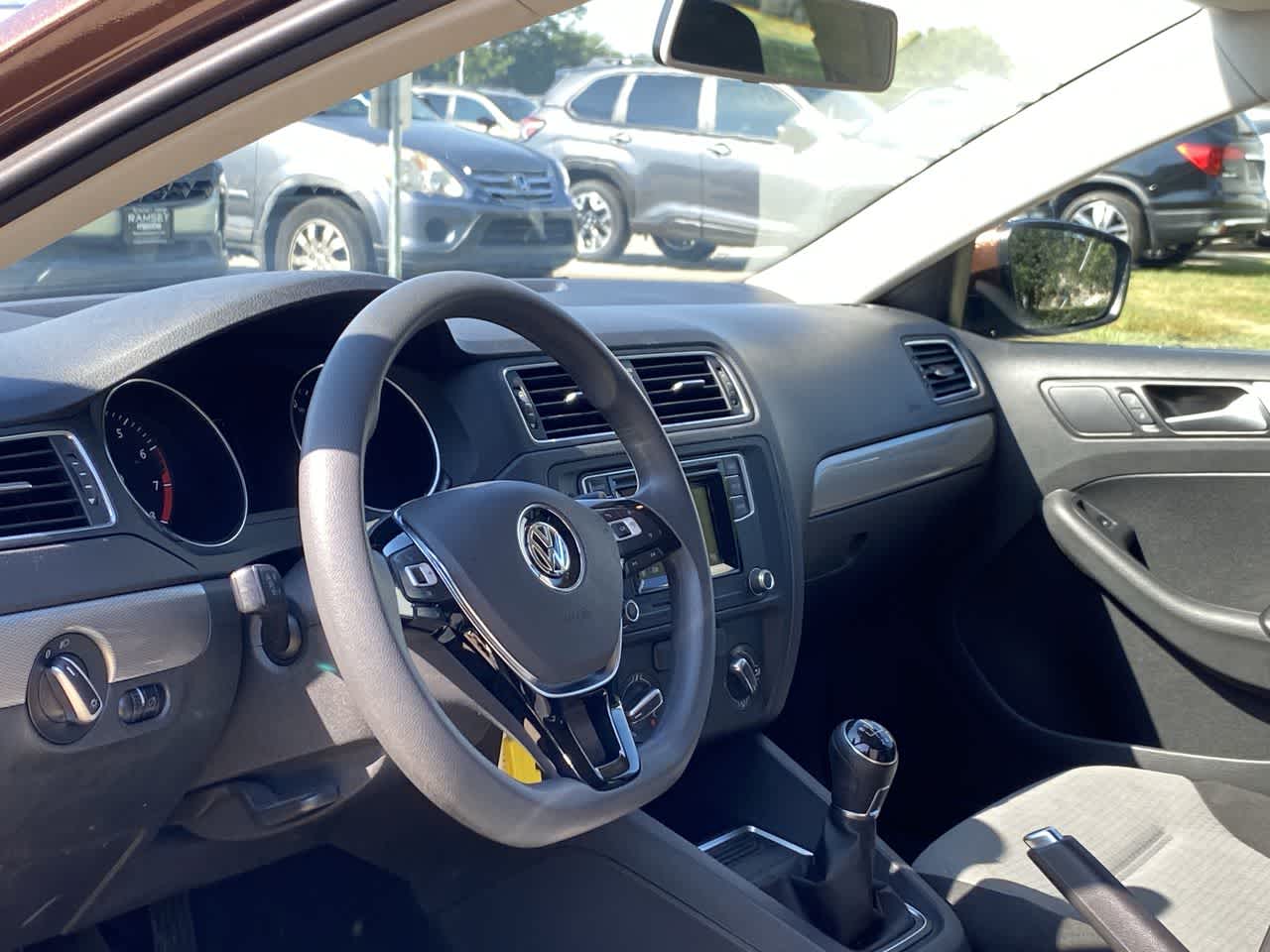 2017 Volkswagen Jetta 1.4T S photo 2