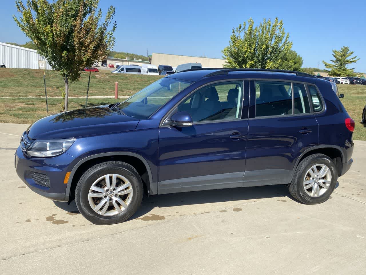 2016 Volkswagen Tiguan S photo 3
