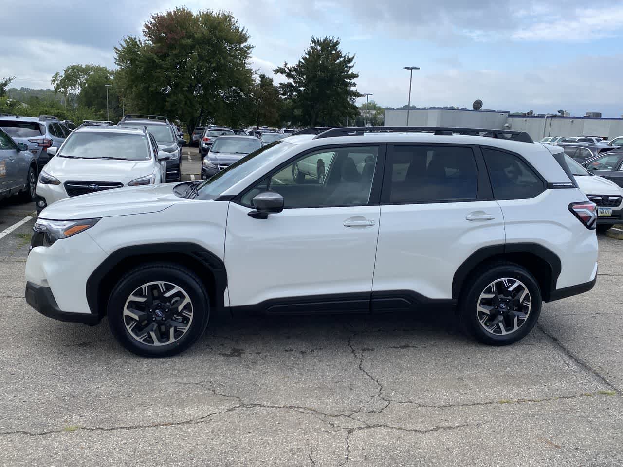 2025 Subaru Forester Premium Base photo 3