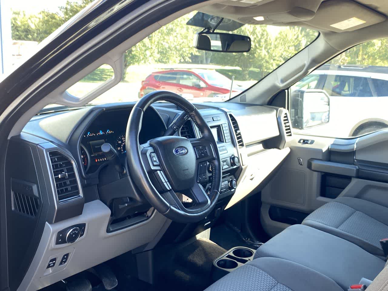 2017 Ford F-150 XLT photo 2