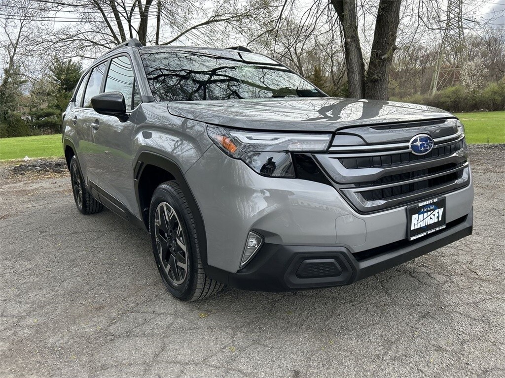 2025 Subaru Forester Premium Base photo 2