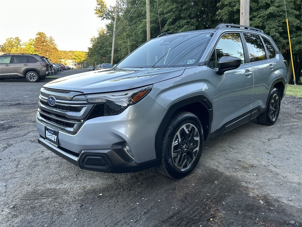 2025 Subaru Forester Premium photo 4