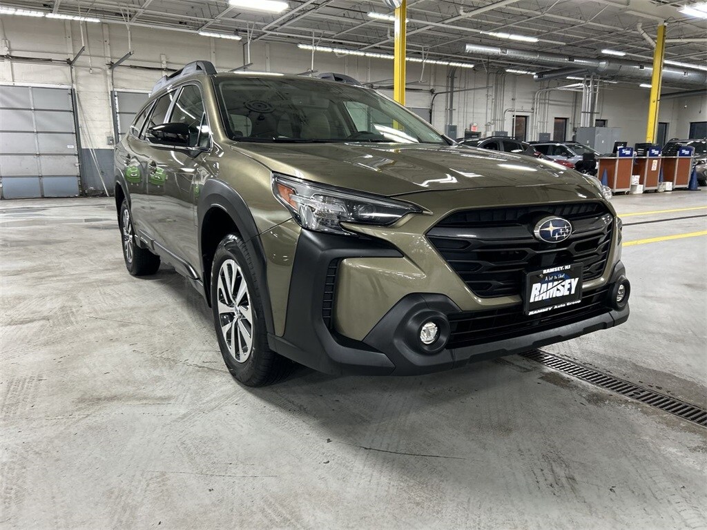 2023 Subaru Outback Premium photo 2