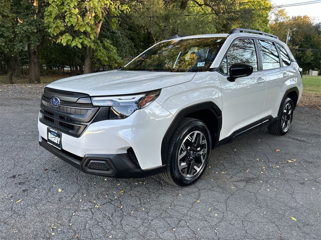 2025 Subaru Forester Base photo 3