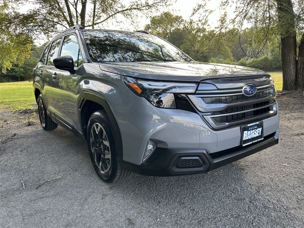 2025 Subaru Forester Premium Base photo 2