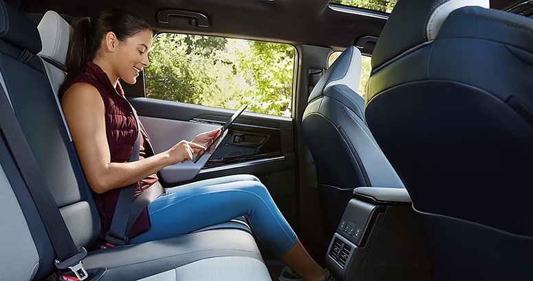 2023 Subaru Solterra connectivity.png