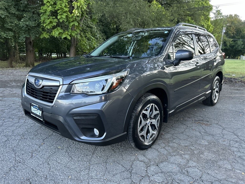 2021 Subaru Forester Premium photo 3