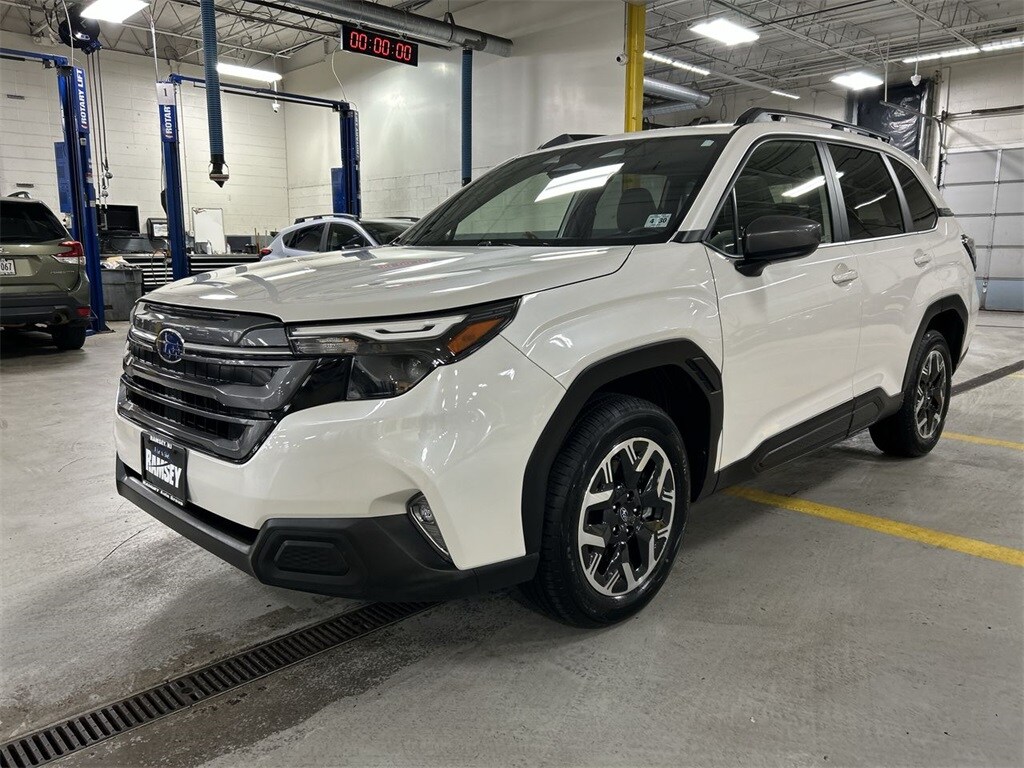 2025 Subaru Forester Premium photo 2