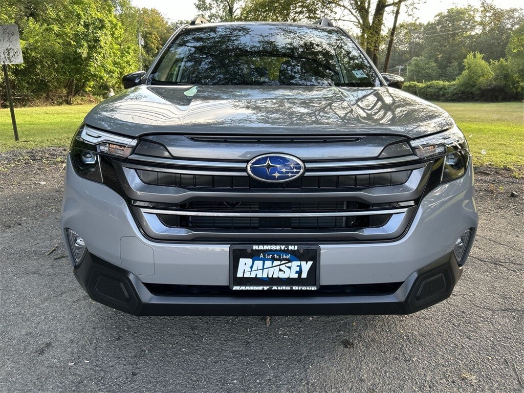 2025 Subaru Forester Premium Base photo 3