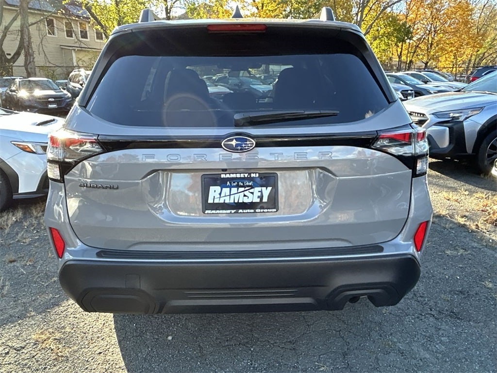 2026 Subaru Forester Premium photo 4
