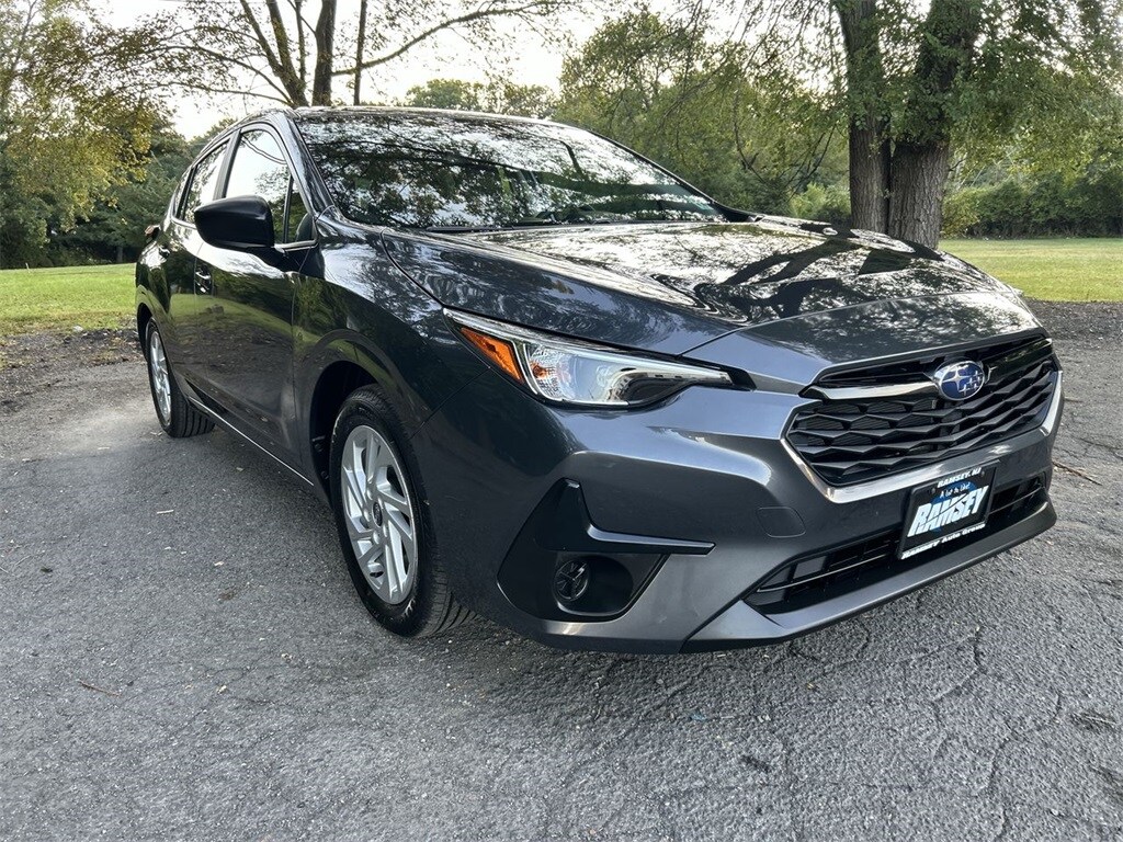2025 Subaru Impreza Base photo 2