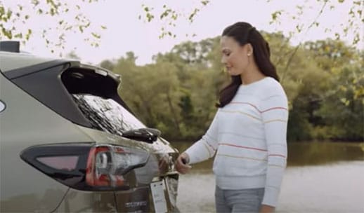 Subaru-Tailgate-Button-hands-free.jpg