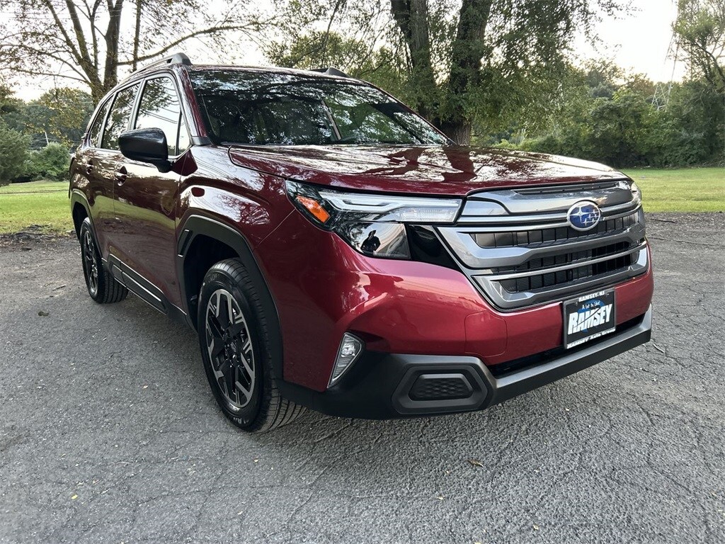 2025 Subaru Forester Premium Base photo 2