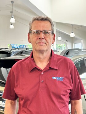 Staff member Simon Knott from ID_6b06efbfaa39