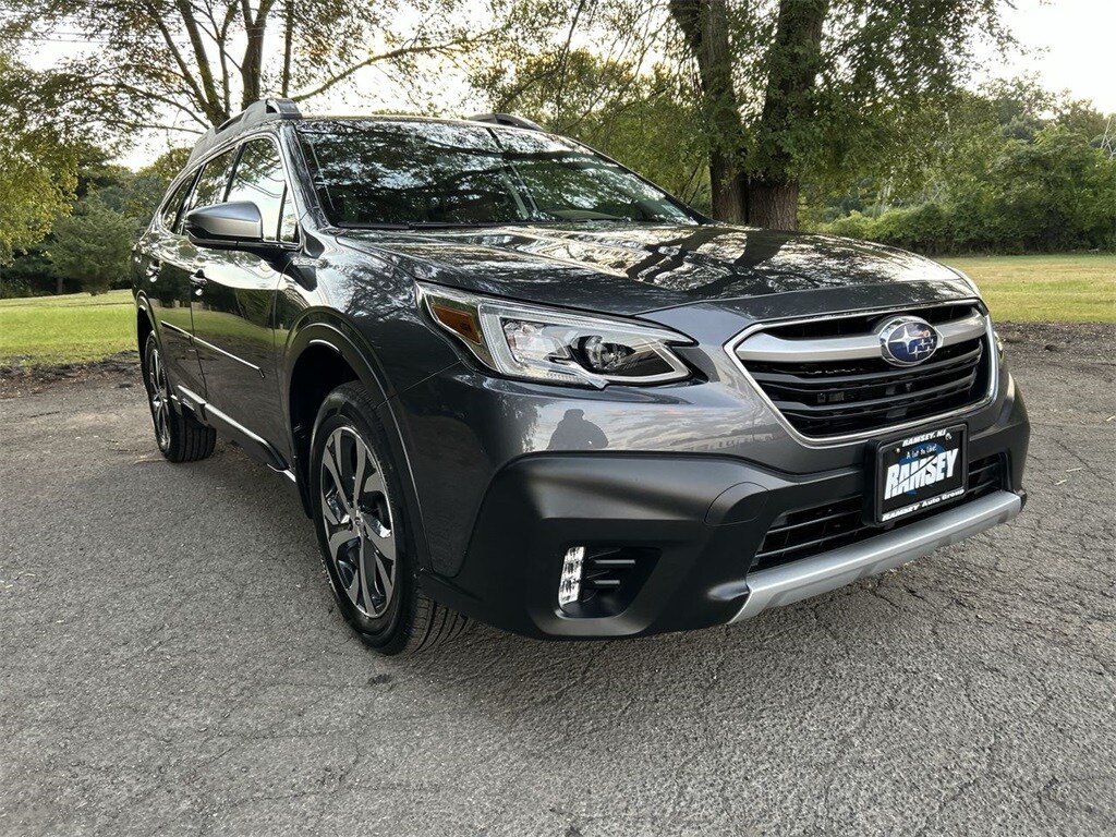 2021 Subaru Outback Touring XT photo 2