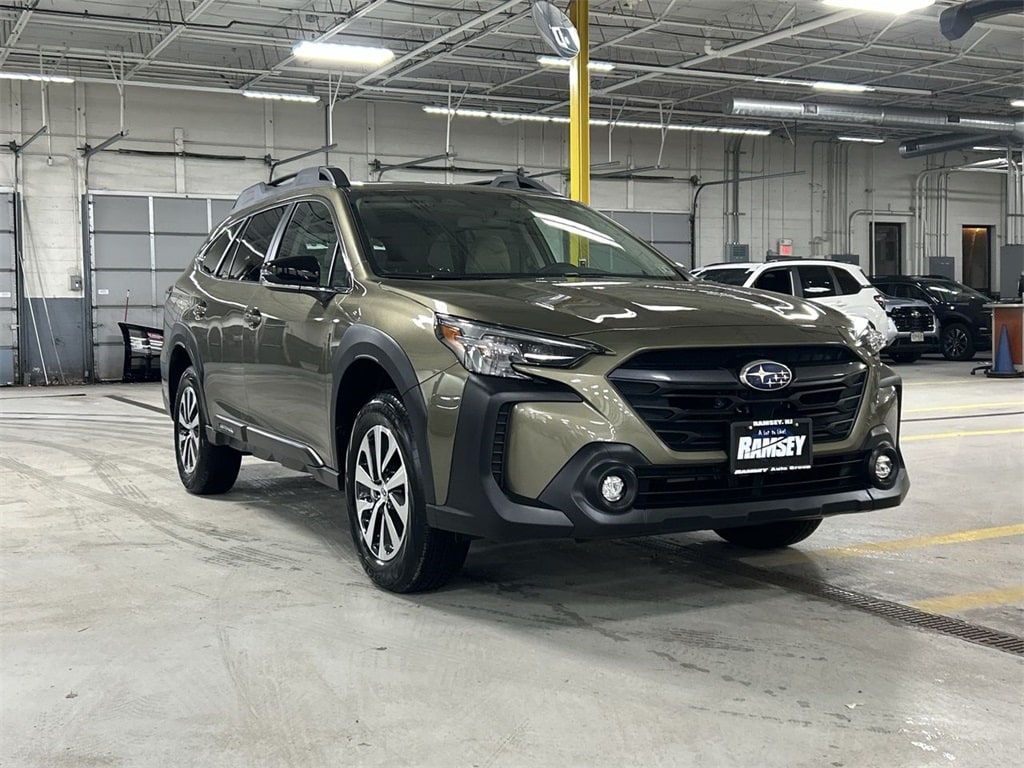2025 Subaru Outback Premium's photo