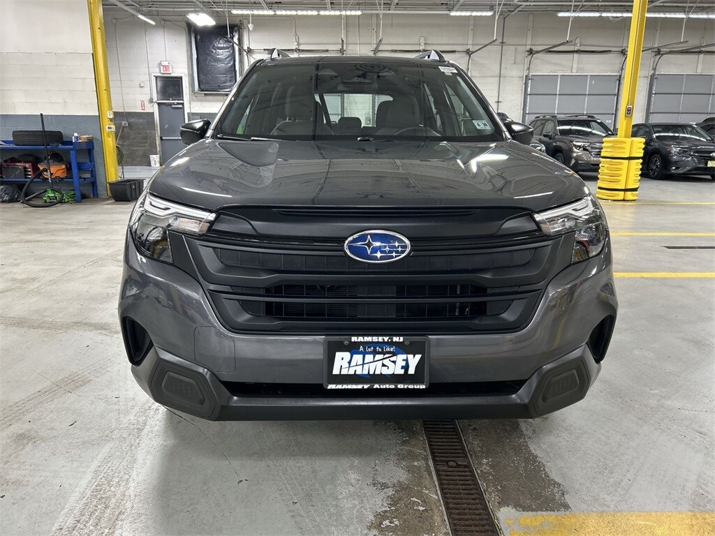 2025 Subaru Forester Base photo 3