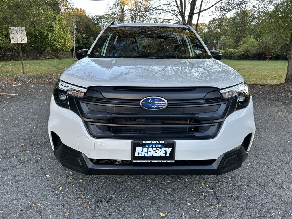 2025 Subaru Forester Base photo 2