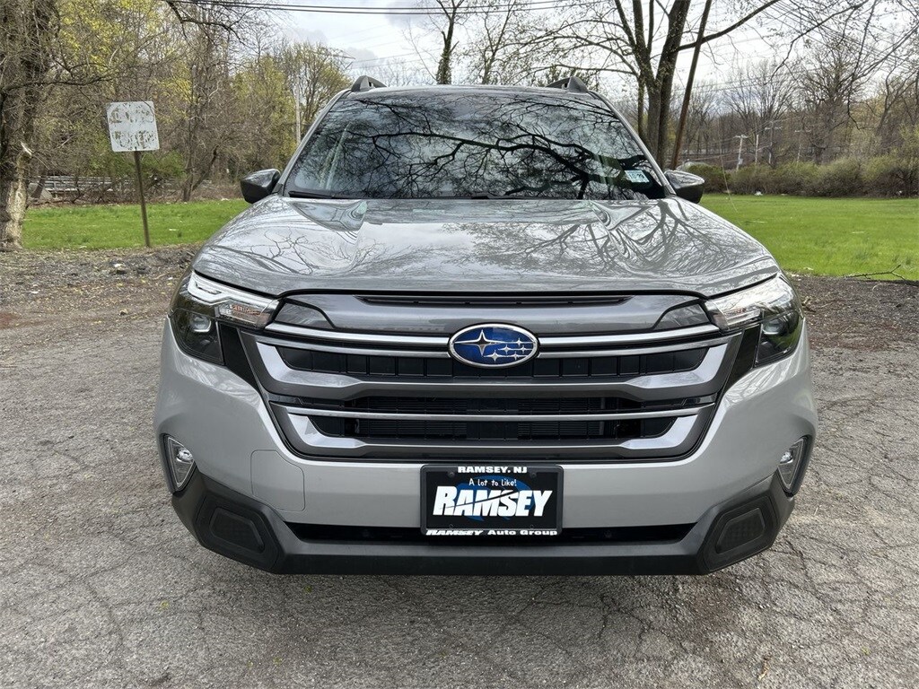 2025 Subaru Forester Premium Base photo 3