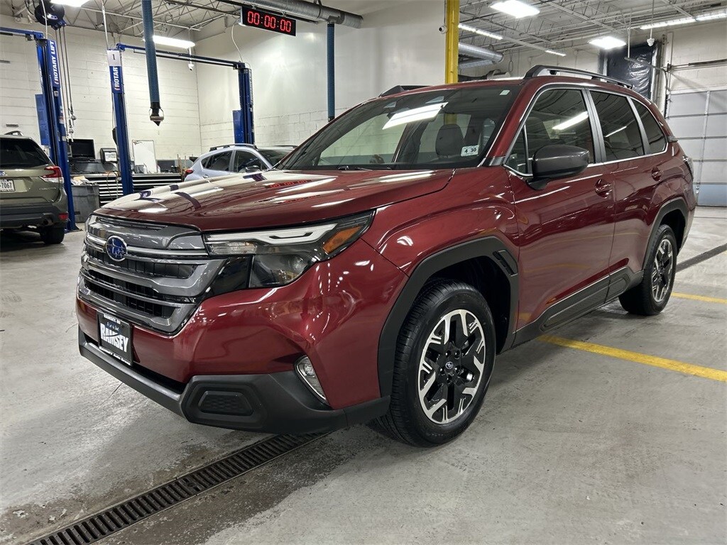 2025 Subaru Forester Premium photo 3
