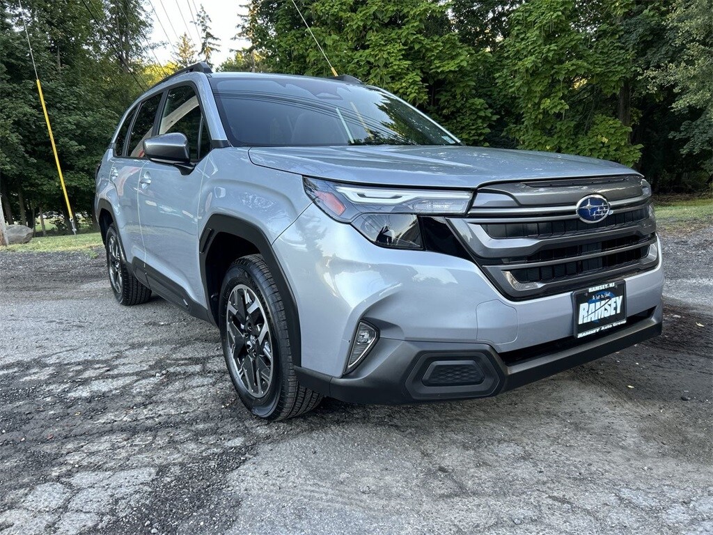 2025 Subaru Forester Premium photo 2