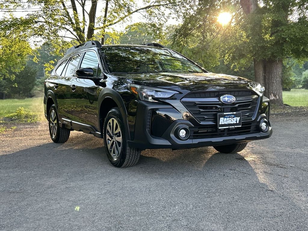 2025 Subaru Outback Premium's photo