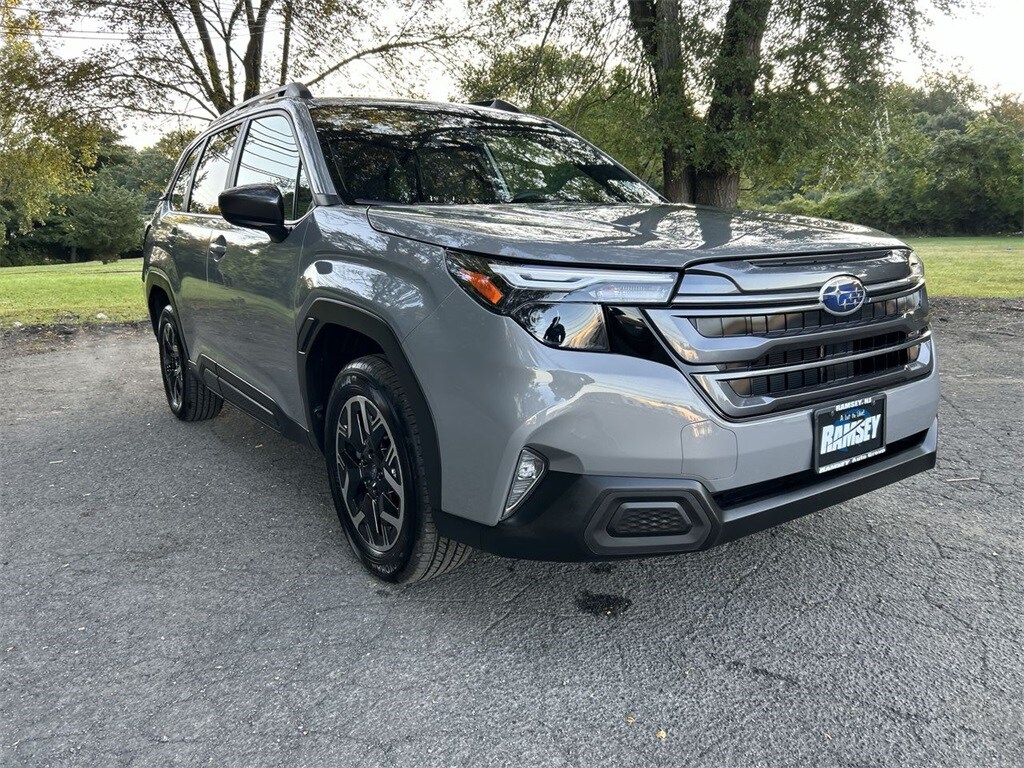 2025 Subaru Forester Premium Base photo 2