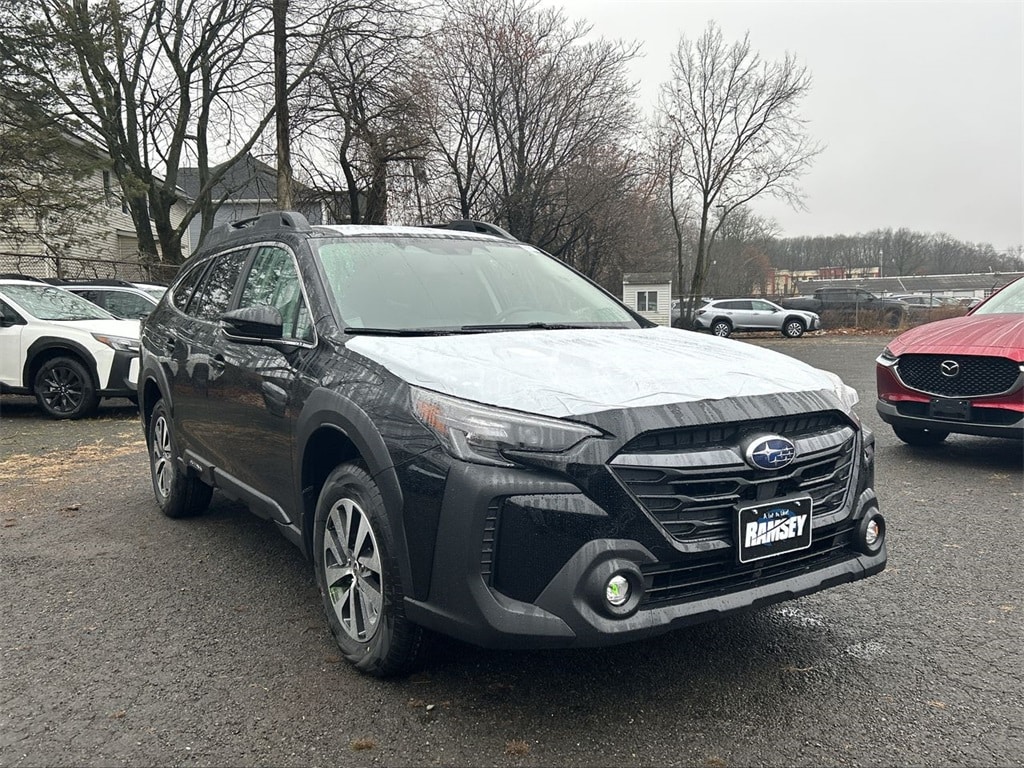 2025 Subaru Outback Premium's photo