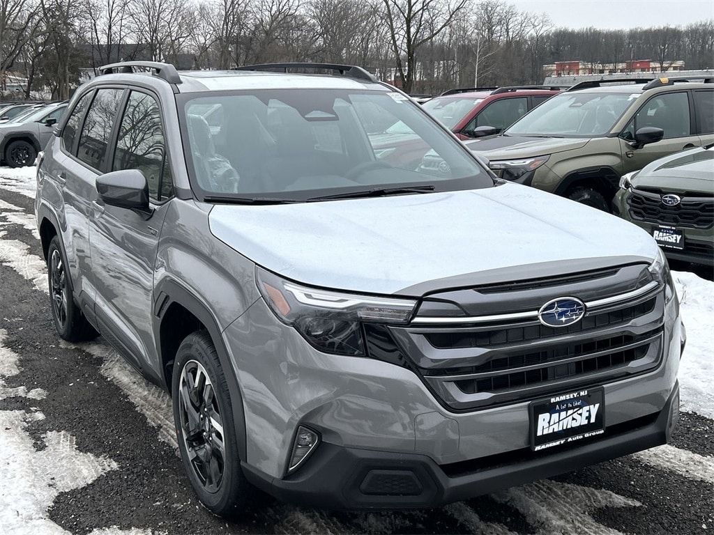 2025 Subaru Forester Premium's photo