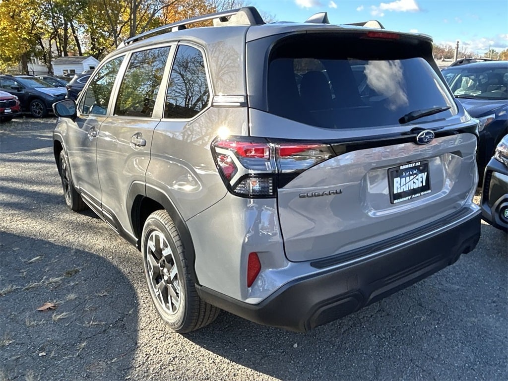 2026 Subaru Forester Premium photo 3