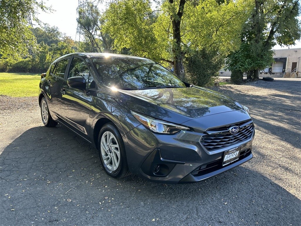 2025 Subaru Impreza Base photo 2