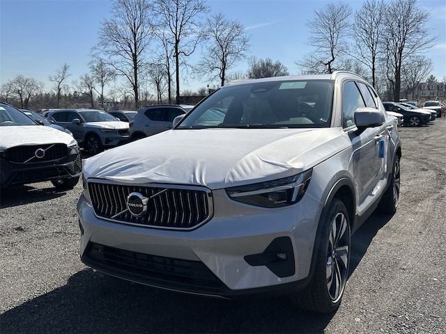 2025 Volvo XC40 B5 Ultra Bright Theme AWD SUV