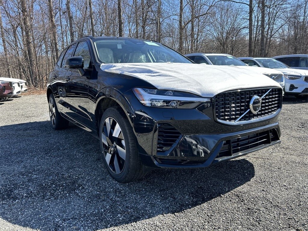 2025 Volvo XC60 T8 Plus photo 2