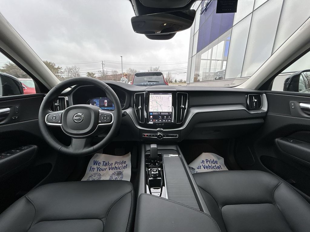 2025 Volvo XC60 Core - Photo 12
