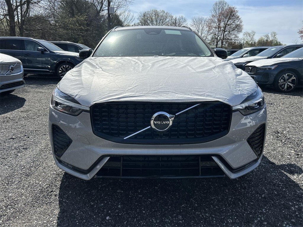 2025 Volvo XC60 B5 Core photo 3