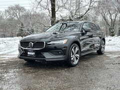 2025 Volvo V60 Cross Country B5 Plus AWD Wagon