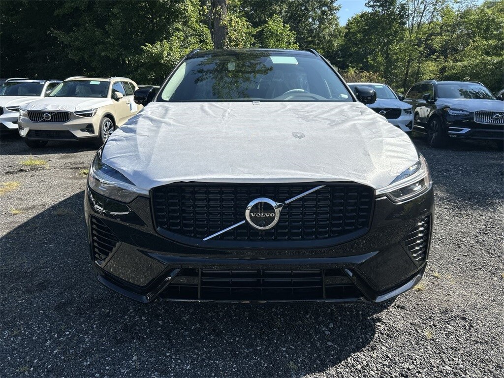 2025 Volvo XC60 Hybrid T8 Plus photo 3