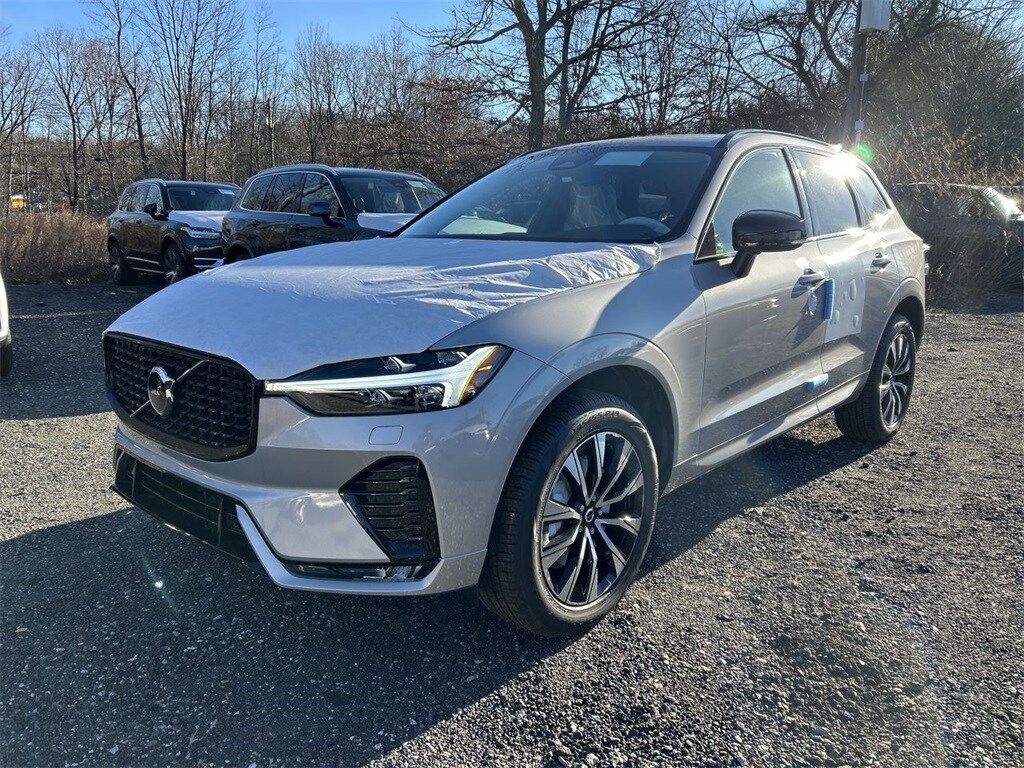 2025 Volvo XC60 B5 Core photo 4