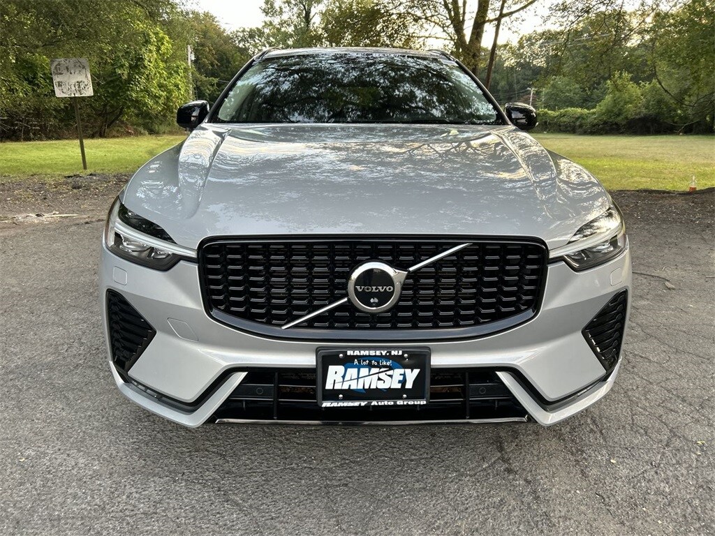 2023 Volvo XC60 Ultimate photo 3