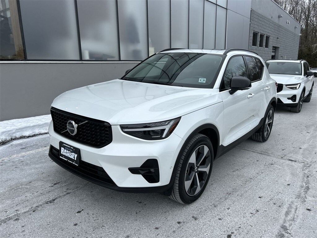 New 2026 Volvo XC40 B5 Plus SUV