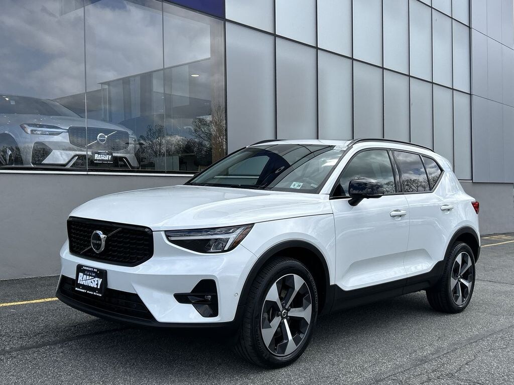 Certified 2023 Volvo XC40 B5 AWD Plus Dark SUV